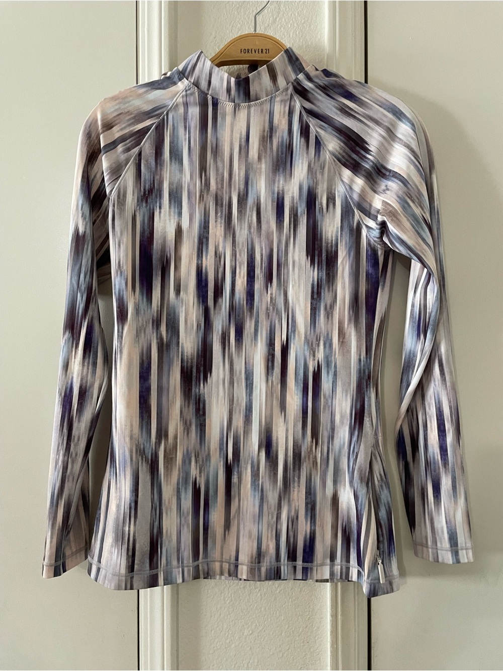 Athleta  North Point Rashguard In Grey Abstract - Picture 2 of 5